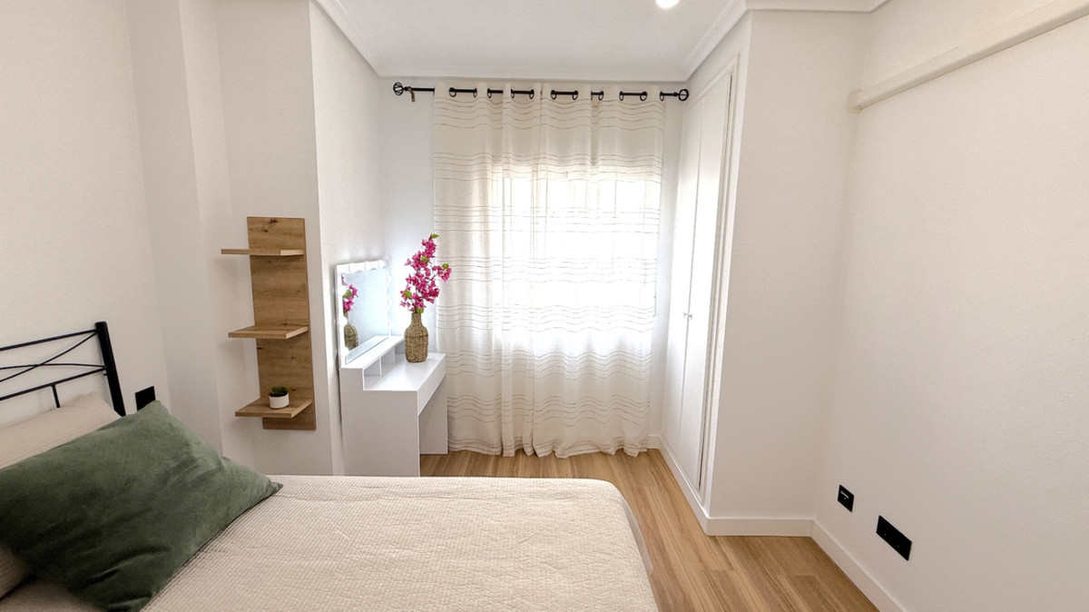 Apartment – Middle Floor Apartment in Torrevieja