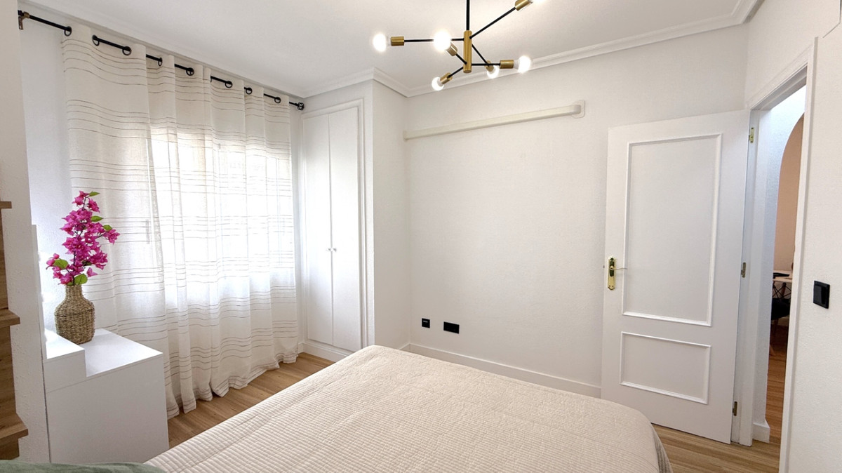 Apartment – Middle Floor Apartment in Torrevieja