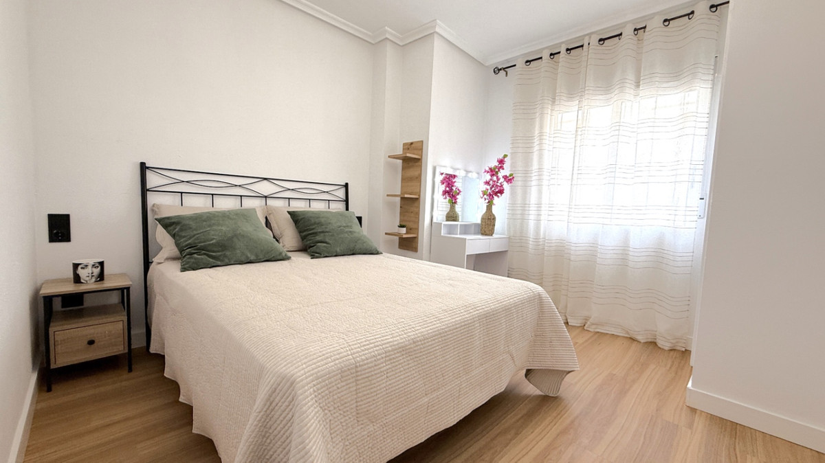 Apartment – Middle Floor Apartment in Torrevieja