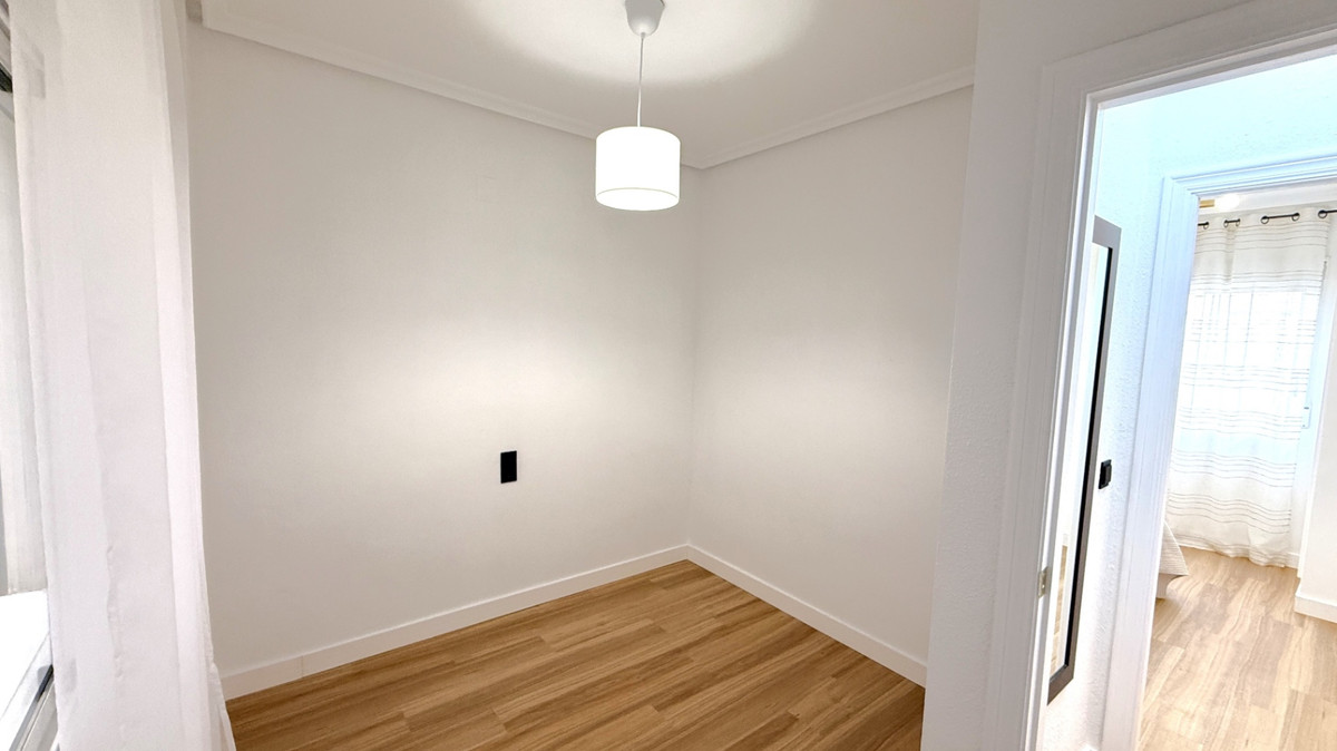 Apartment – Middle Floor Apartment in Torrevieja