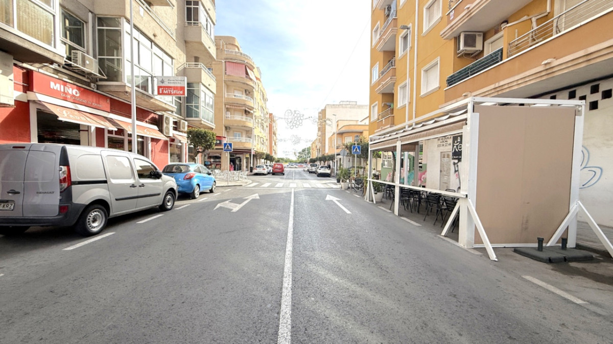 Apartment – Middle Floor Apartment in Torrevieja