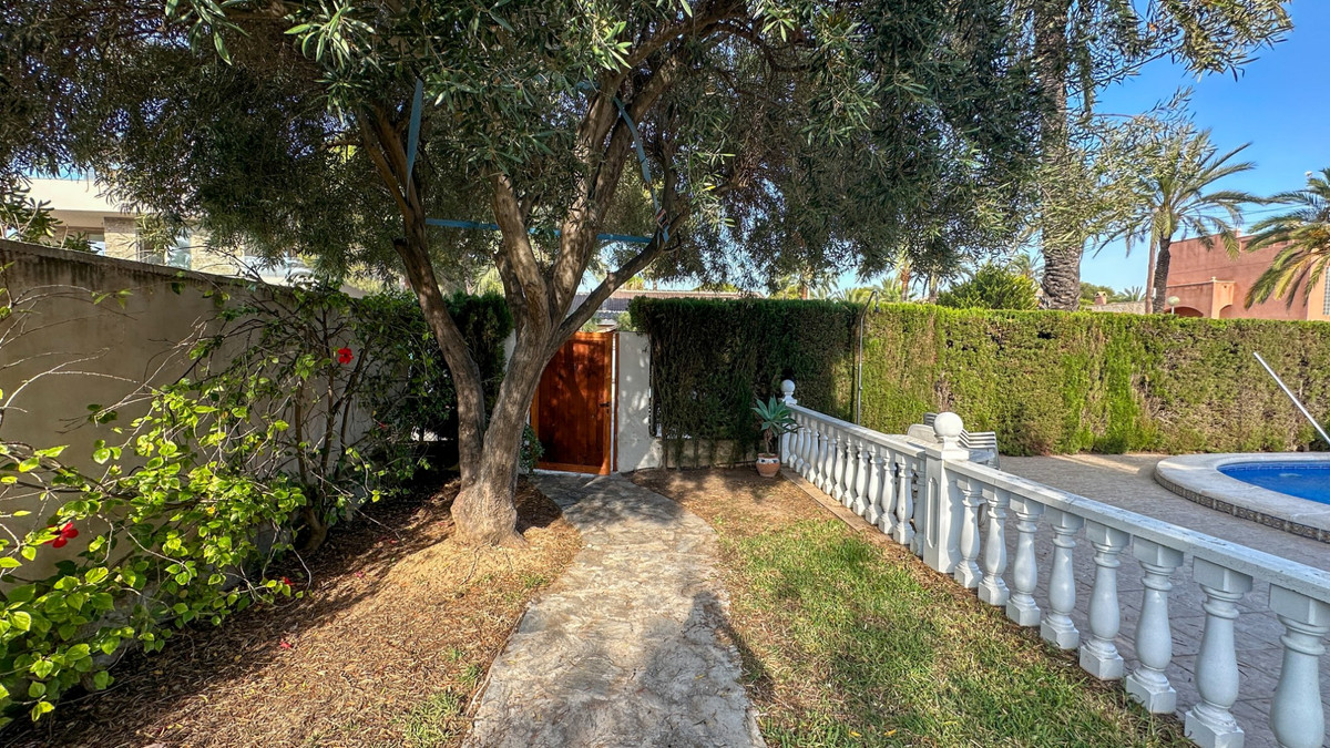 ShowFeedImage House – Detached Villa in Orihuela