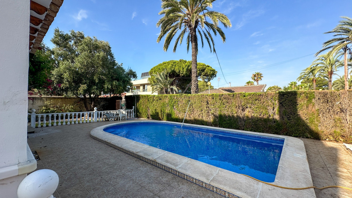 ShowFeedImage House – Detached Villa in Orihuela