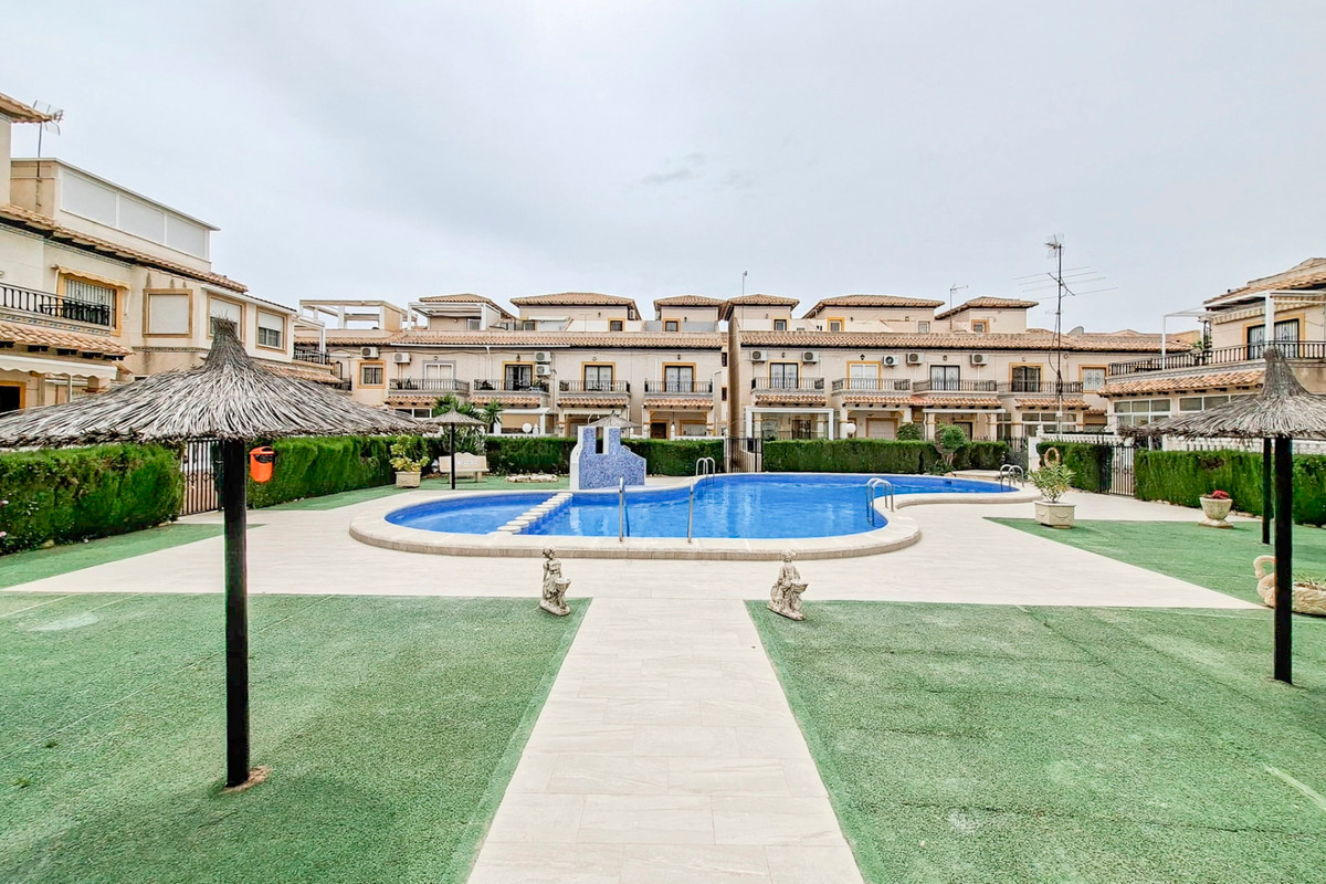 ShowFeedImage House – Bungalow in Orihuela