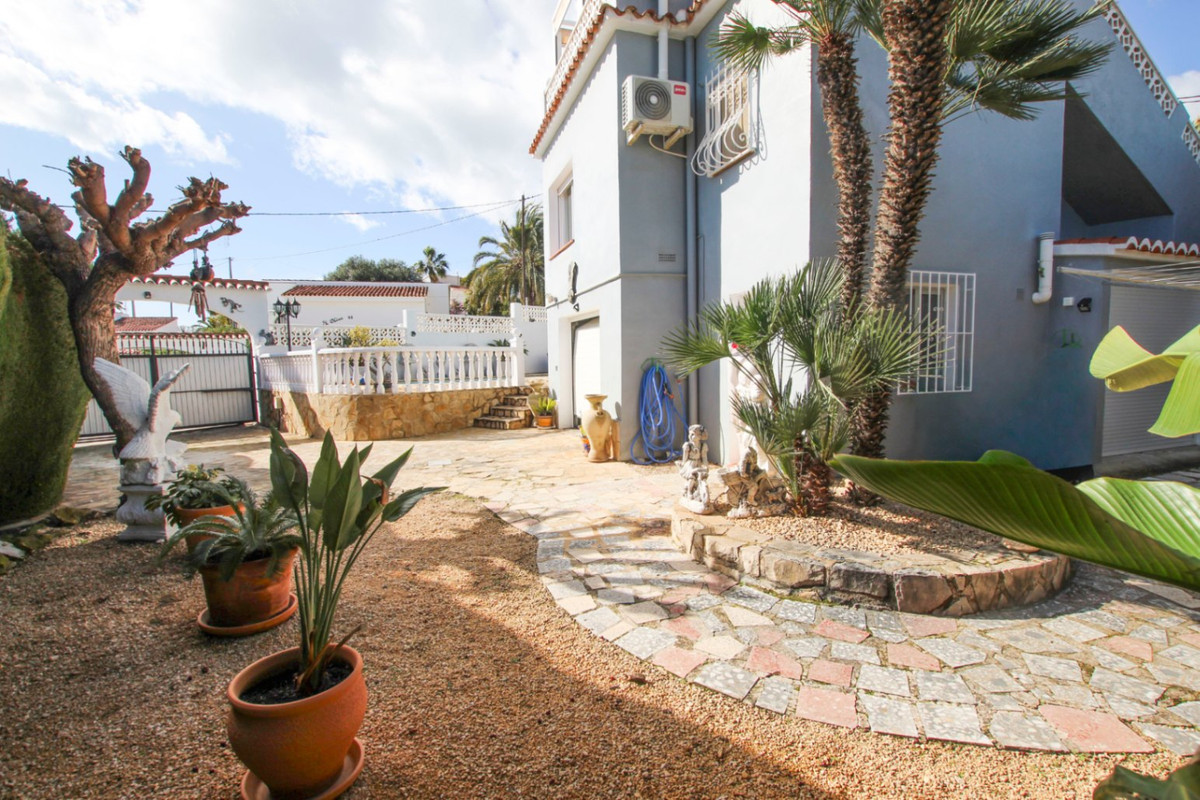 House – Detached Villa in Calpe