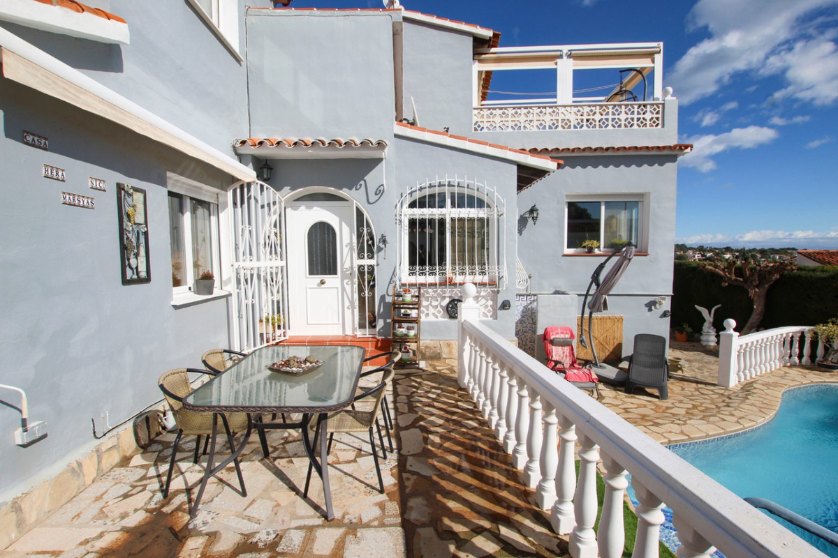 House – Detached Villa in Calpe