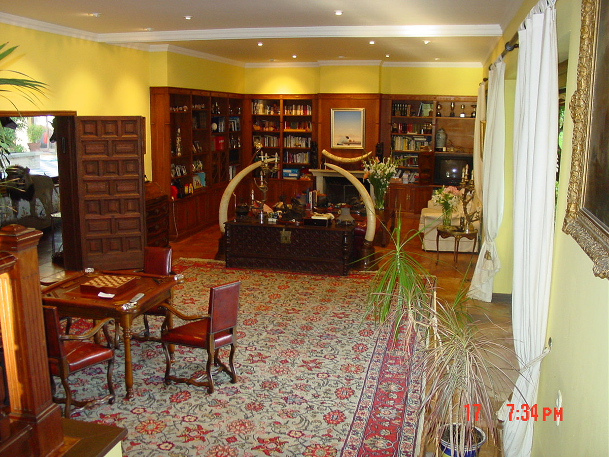 ShowFeedImage House – Detached Villa in Altea