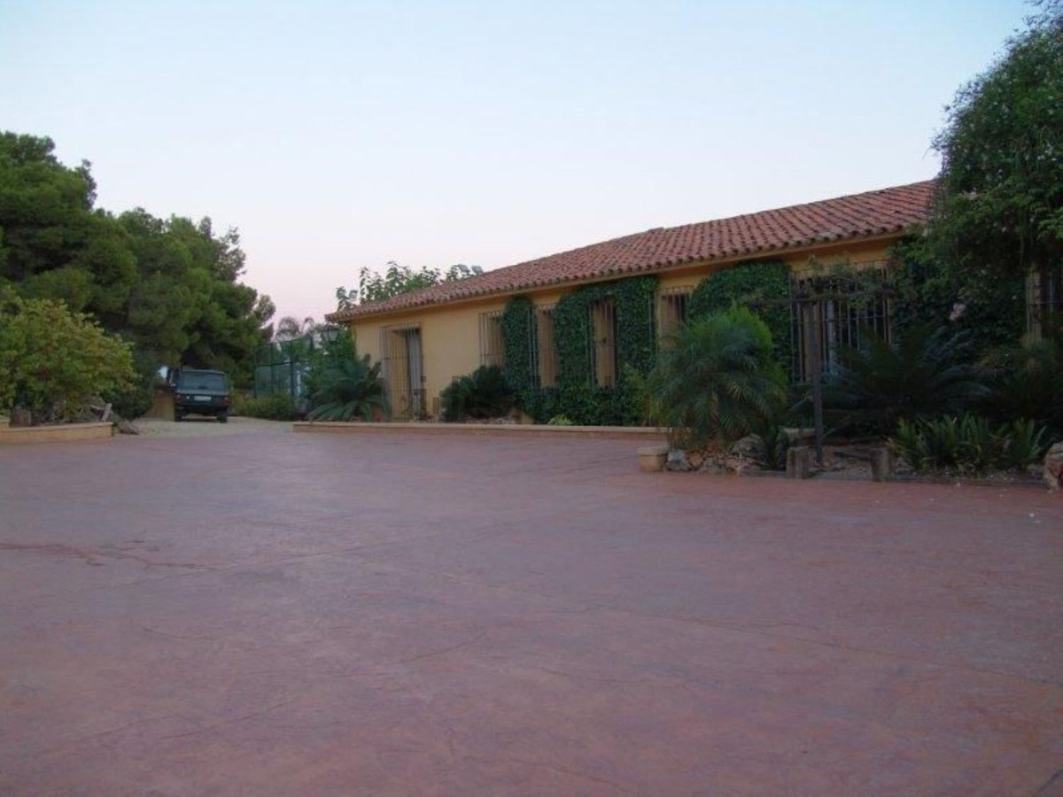 ShowFeedImage House – Detached Villa in Altea