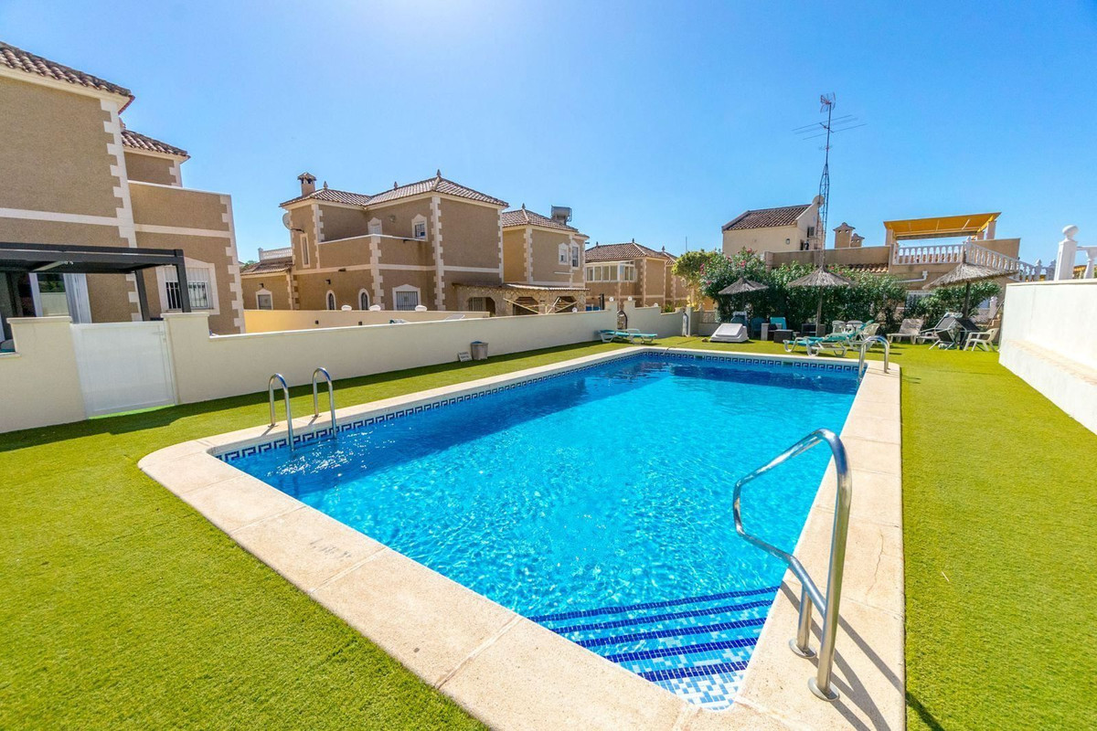ShowFeedImage House – Detached Villa in Orihuela