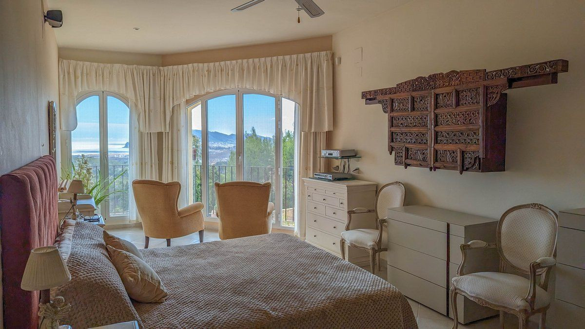 House – Detached Villa in Altea