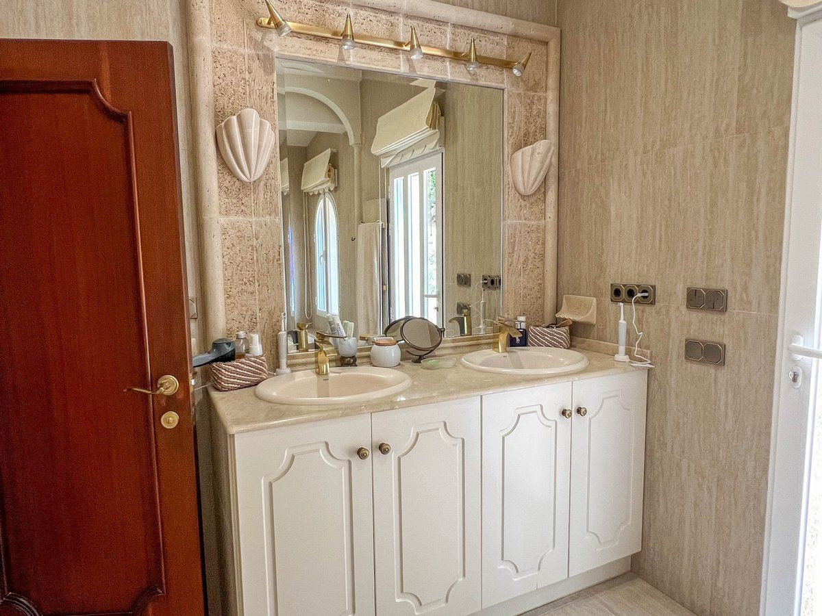 House – Detached Villa in Altea