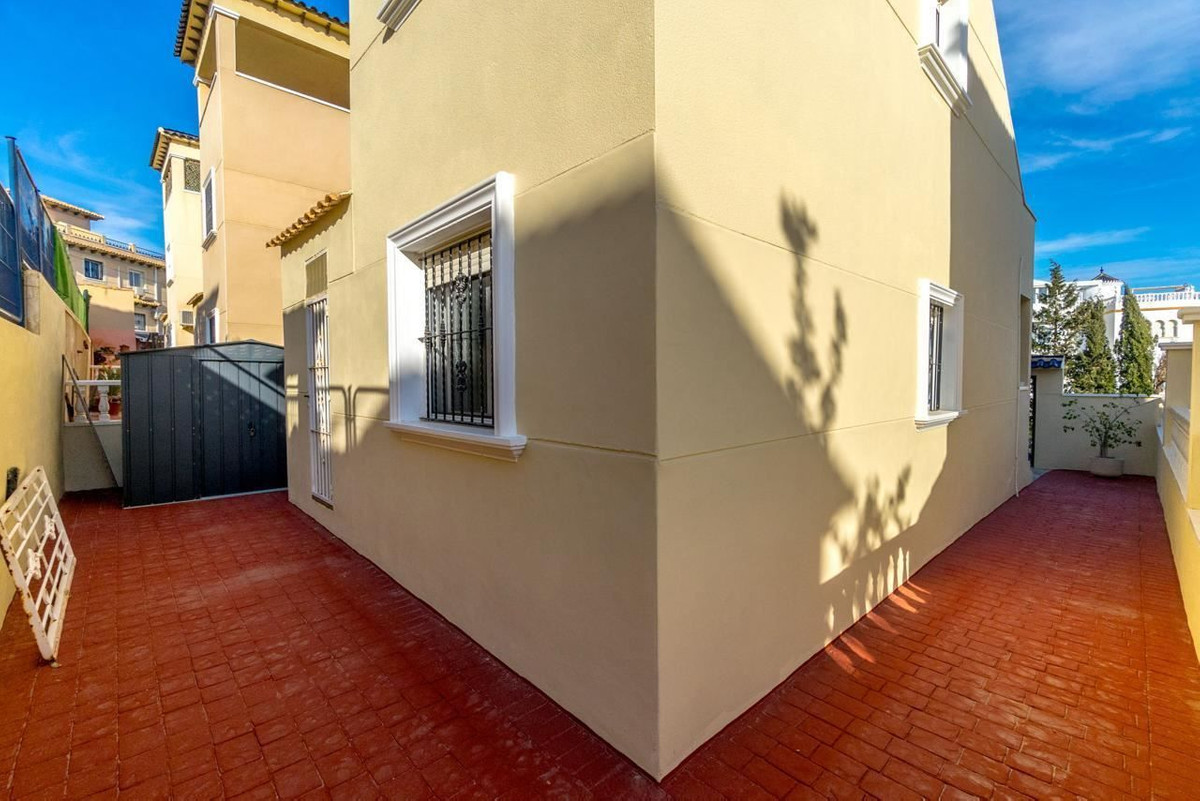 ShowFeedImage House – Detached Villa in Orihuela