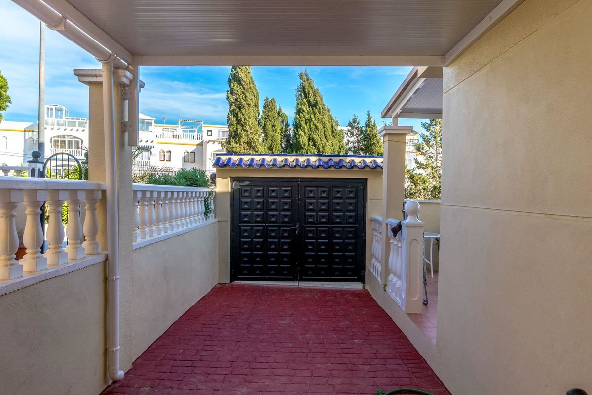 ShowFeedImage House – Detached Villa in Orihuela