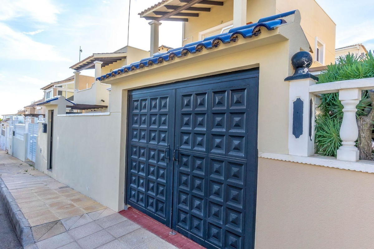 ShowFeedImage House – Detached Villa in Orihuela