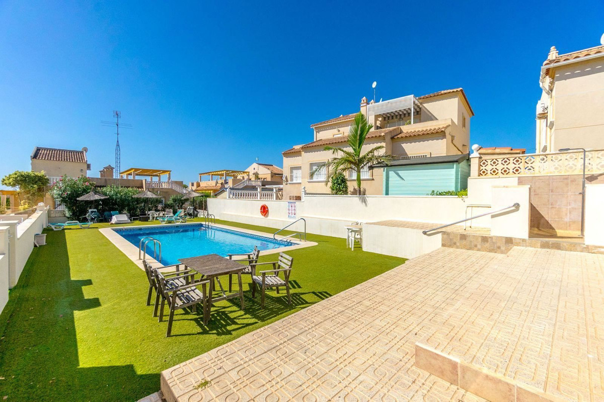 ShowFeedImage House – Detached Villa in Orihuela