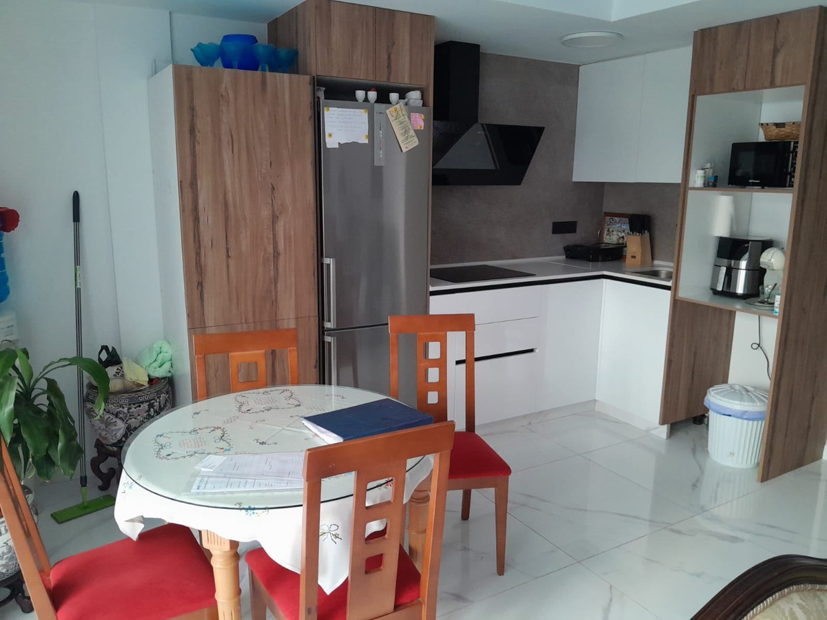 Apartment – Middle Floor Apartment in Torrevieja