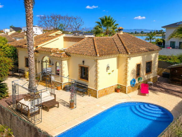 House – Detached Villa in Formentera del Segura