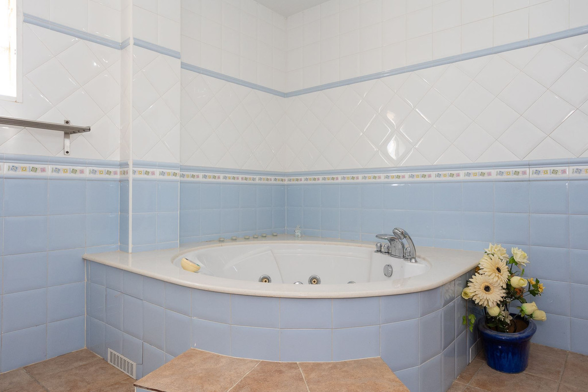 ShowFeedImage House – Detached Villa in Torrevieja