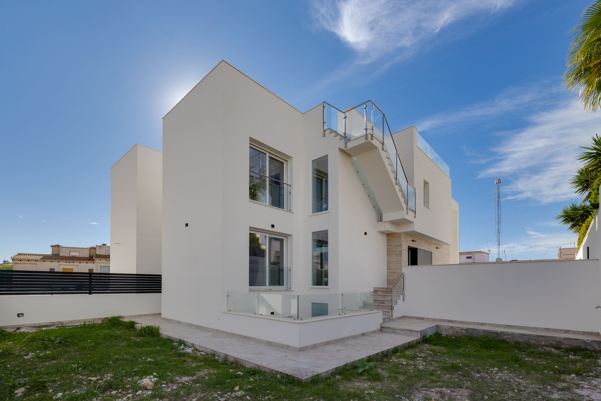ShowFeedImage House – Detached Villa in Torrevieja
