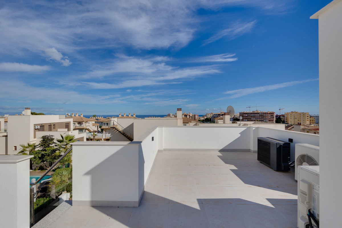 ShowFeedImage House – Detached Villa in Torrevieja