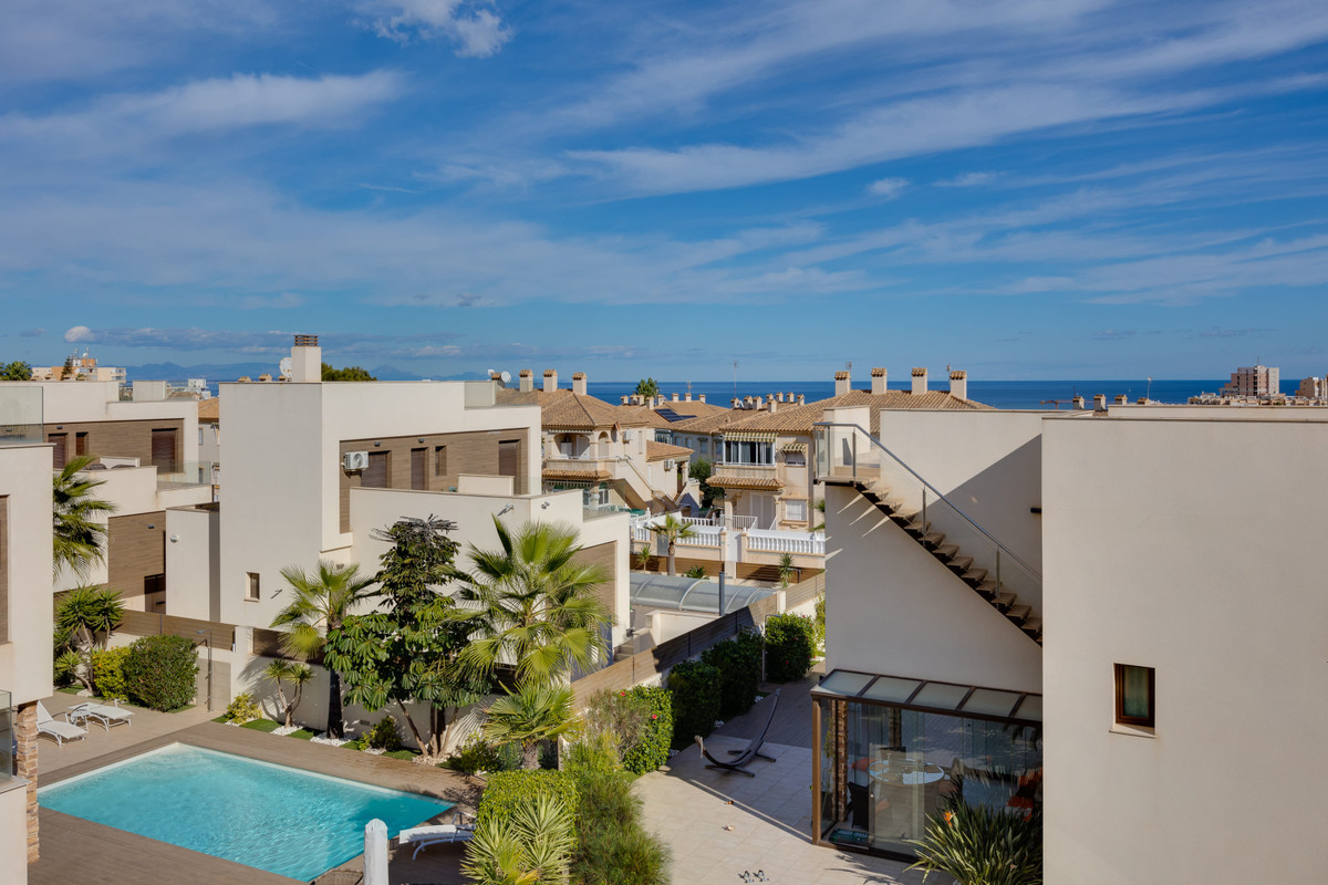 ShowFeedImage House – Detached Villa in Torrevieja