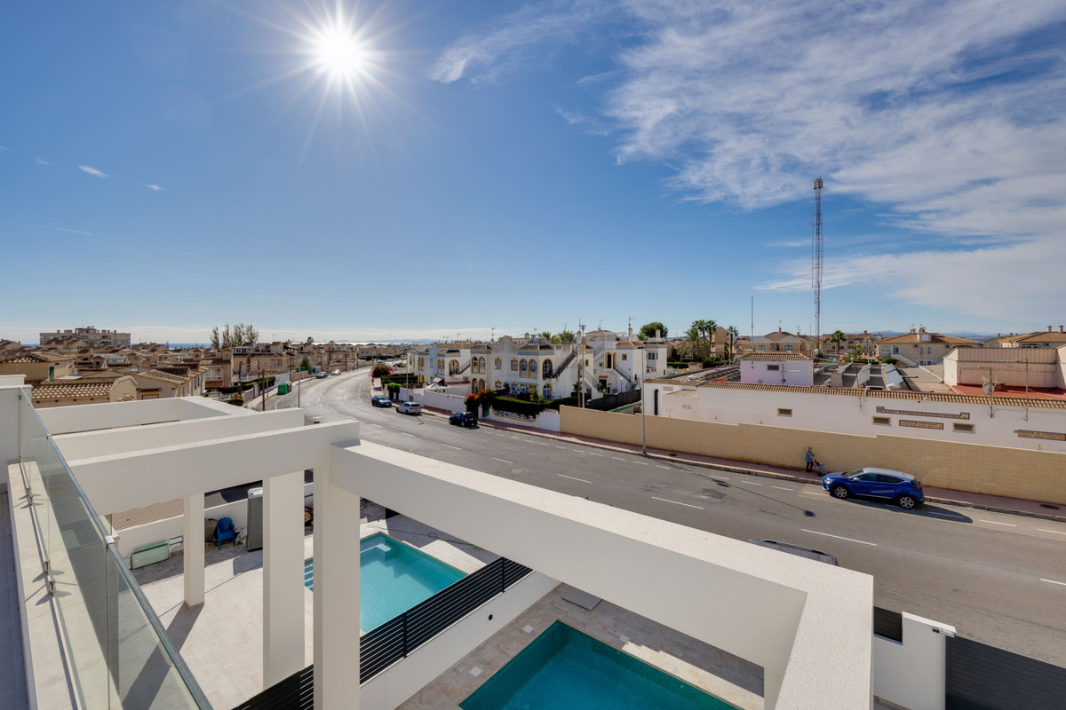 ShowFeedImage House – Detached Villa in Torrevieja