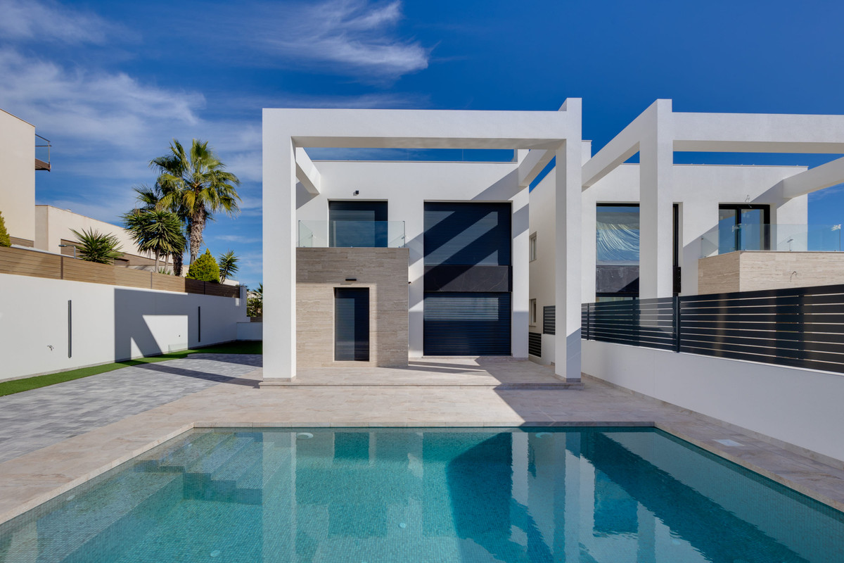 ShowFeedImage House – Detached Villa in Torrevieja