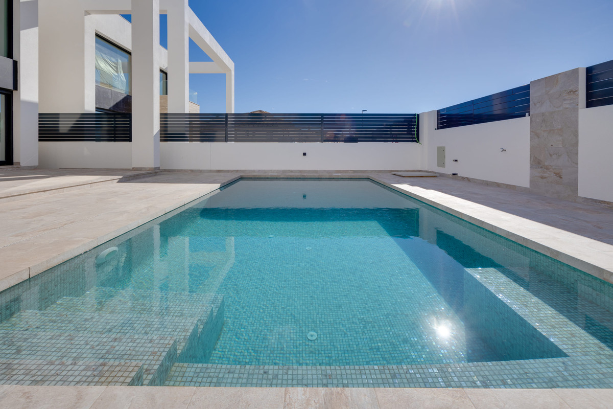 ShowFeedImage House – Detached Villa in Torrevieja
