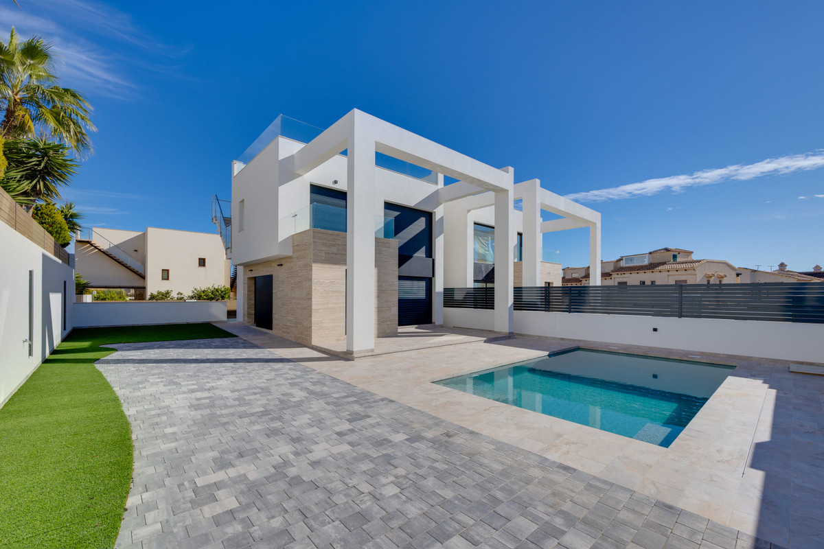 ShowFeedImage House – Detached Villa in Torrevieja