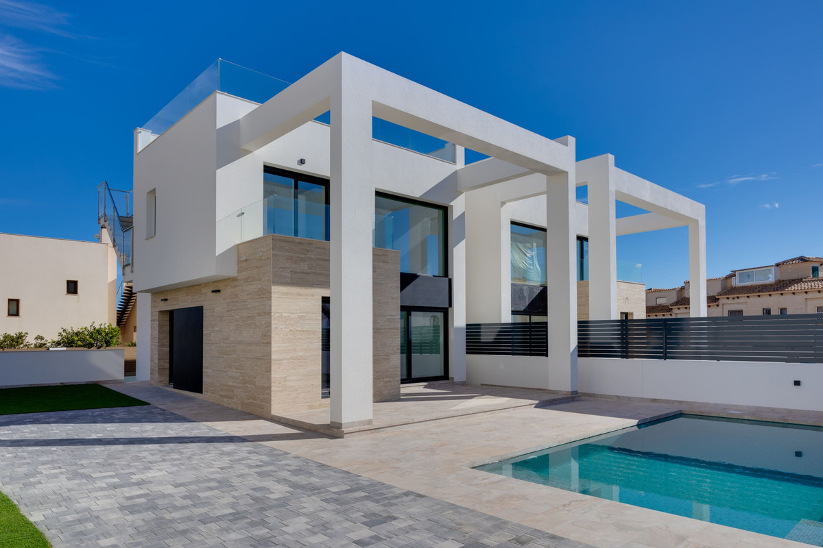 ShowFeedImage House – Detached Villa in Torrevieja