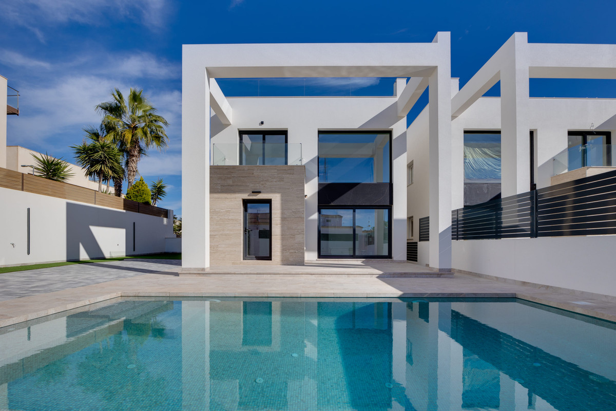 ShowFeedImage House – Detached Villa in Torrevieja