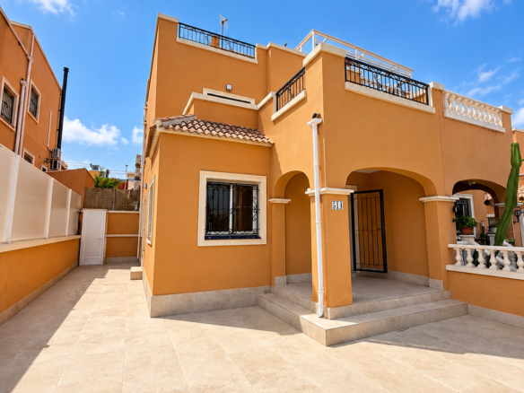 Chalet for sale in Dream Hills