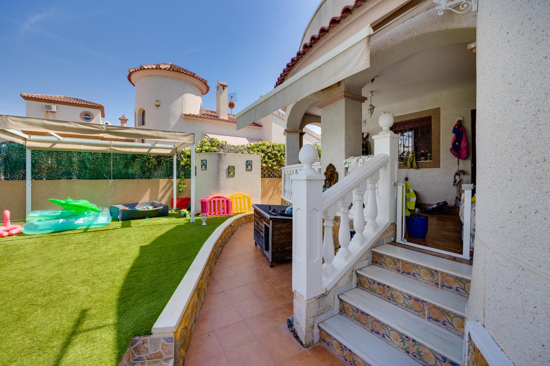 2273_0caf1b6faa28fc386fac227cd01217bd Chalet in LA MARINA, San Fulgencio