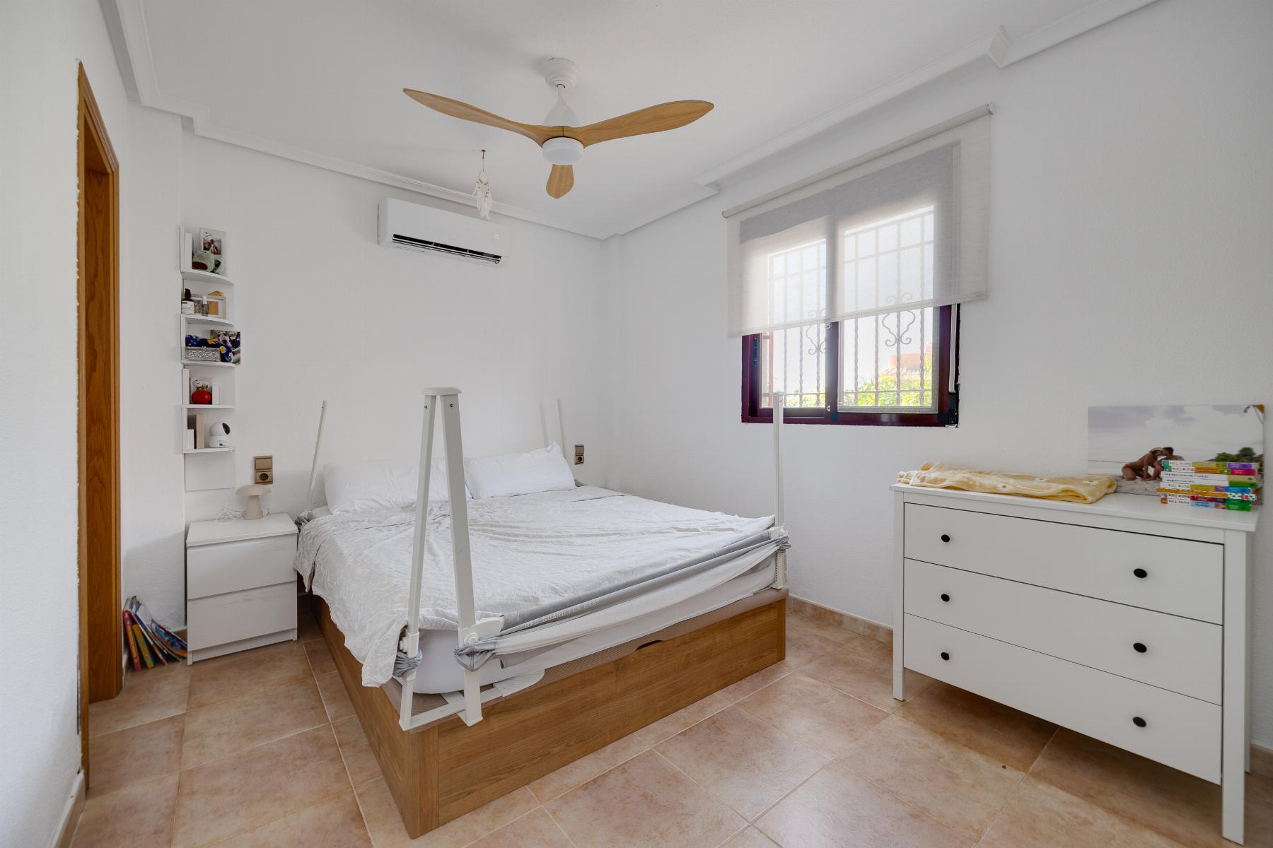 2273_161ecf3442a0d9d32fc9779b4ec1a033 Chalet in LA MARINA, San Fulgencio