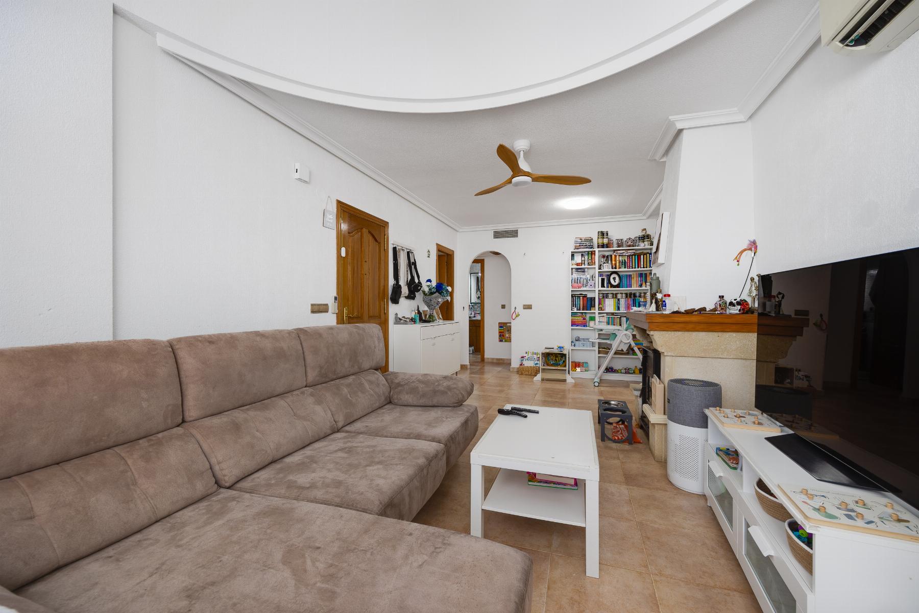 2273_5d5efbc9977a681bebdf57f5d9fd4bbd Chalet in LA MARINA, San Fulgencio