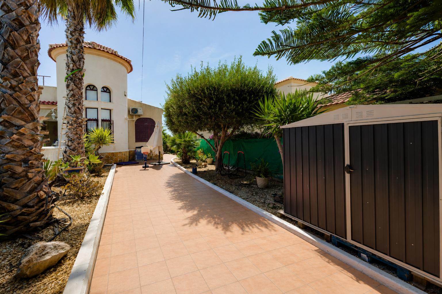 2273_7d2ba1b6a523717f6e01bf942e52a42a Chalet in LA MARINA, San Fulgencio