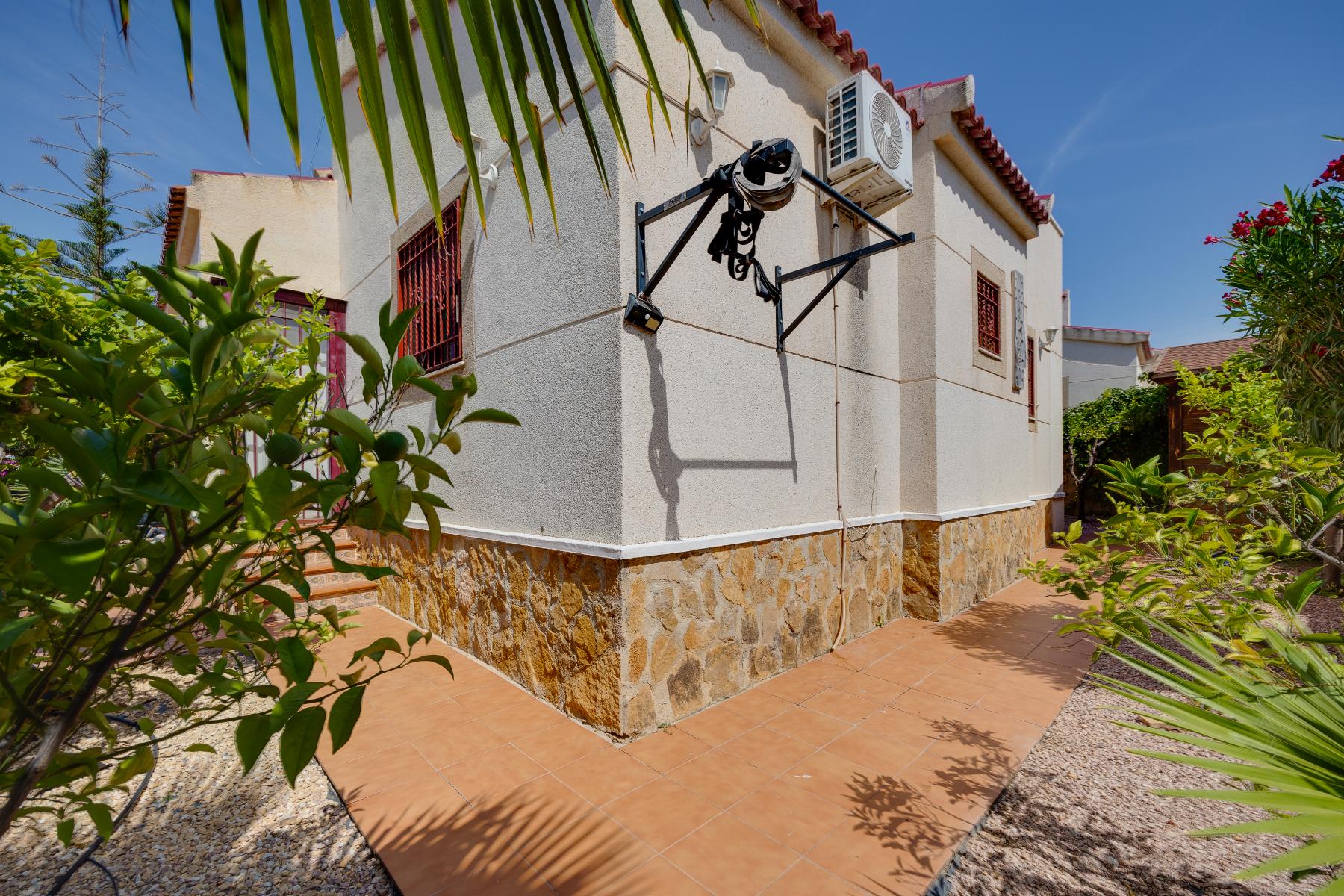 2273_b4545be5a76a84c88ef6f7281fddbe0a Chalet in LA MARINA, San Fulgencio