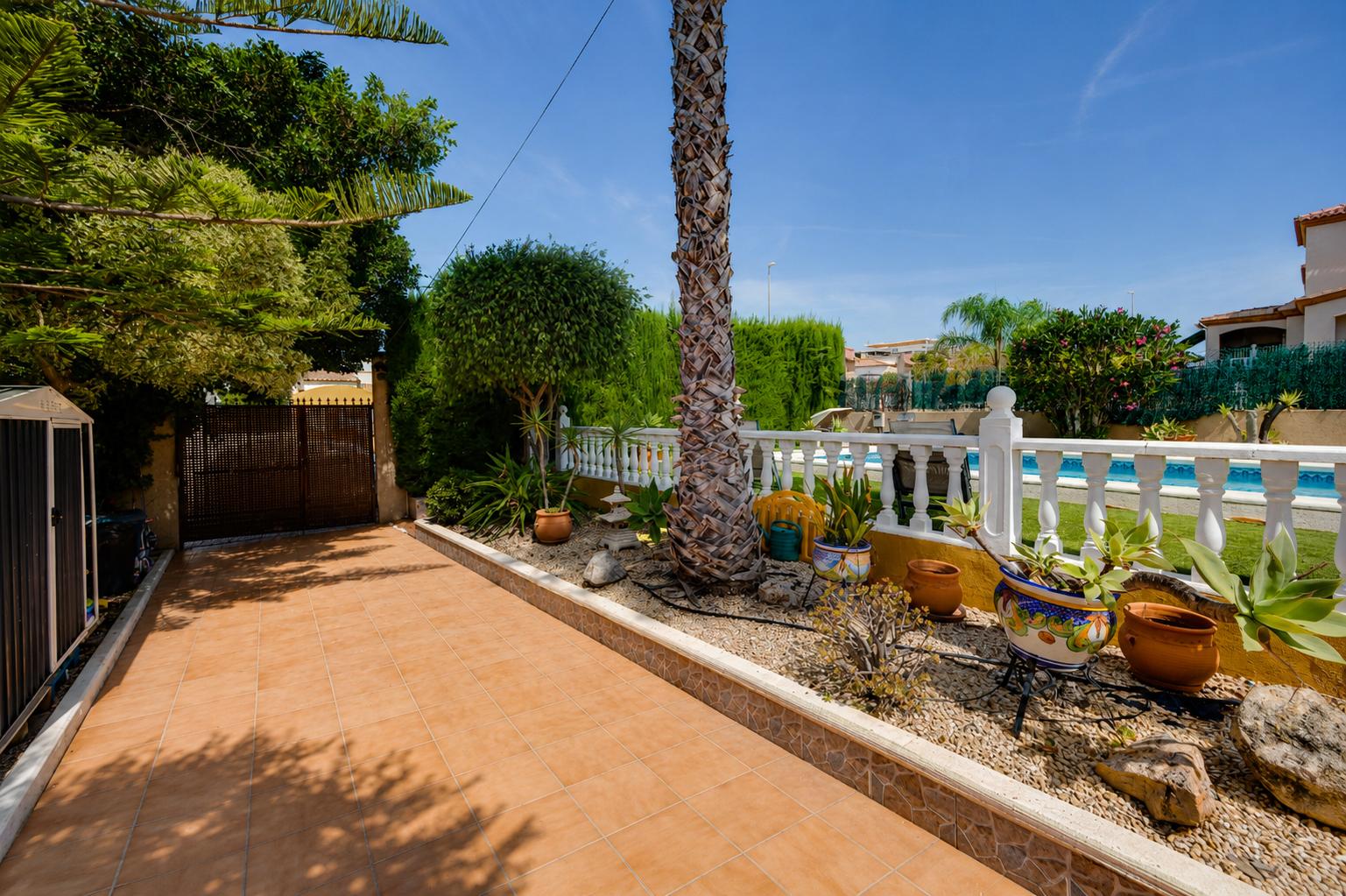 2273_fa5ecea8b2729c91fd4f8d47434f863c Chalet in LA MARINA, San Fulgencio