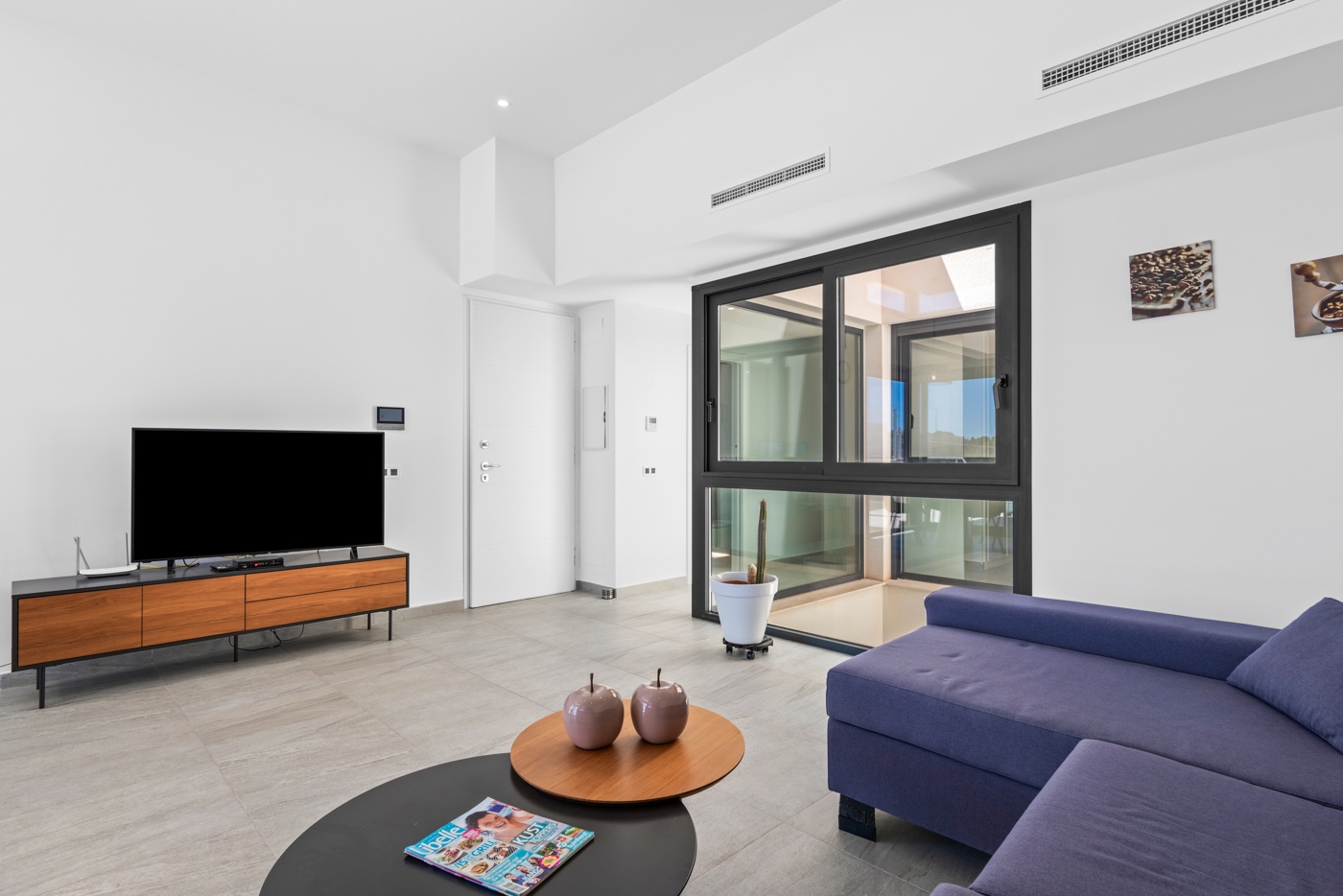 o_1ht6r1v1e1eii1rao1sjg6umkf43a Villa for sale in San Miguel de Salinas – GSM-0007