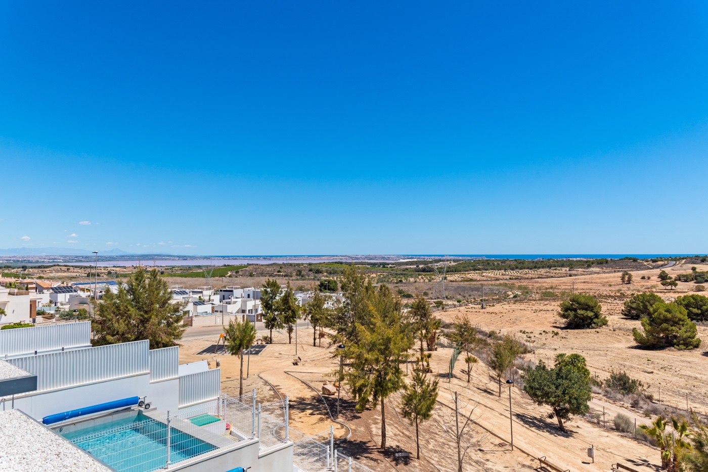 o_1ht6r1v1eo0e1b161hl3efdbo2m Villa for sale in San Miguel de Salinas – GSM-0007