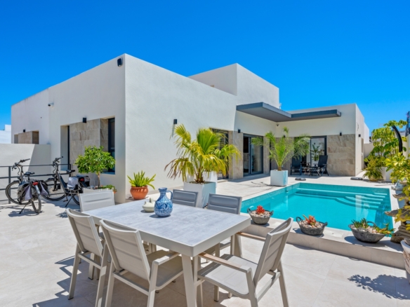 Villa for sale in Daya Nueva