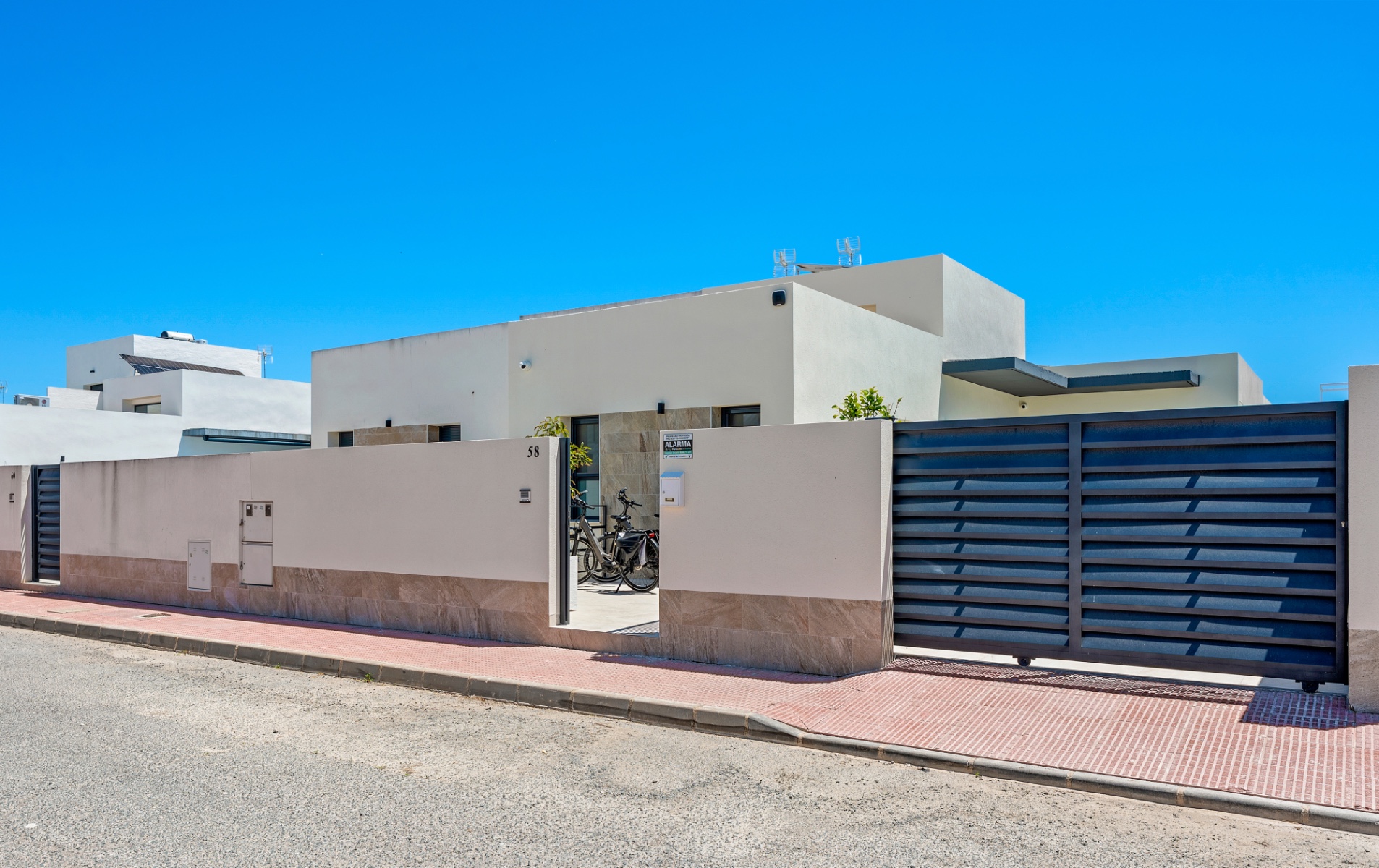 o_1jp5dqh8von39ru3cj142l1j7736 Villa for sale in Daya Nueva – GSM-0057